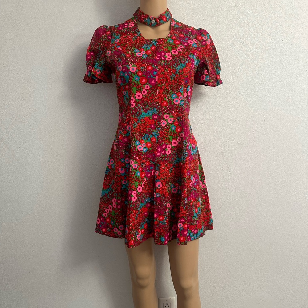 Vtg 1960s Mod Mini Dress Red Floral Print High Neck Choker Collar Colorful - Picture 1 of 6